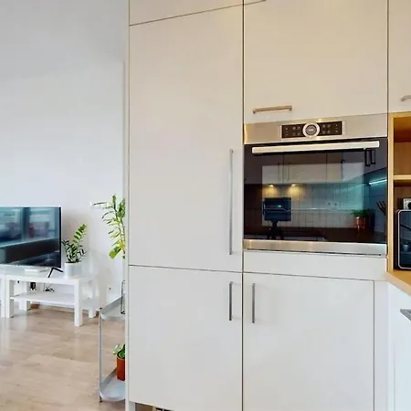 Modern Near Airport With Free Parking Lejlighed *